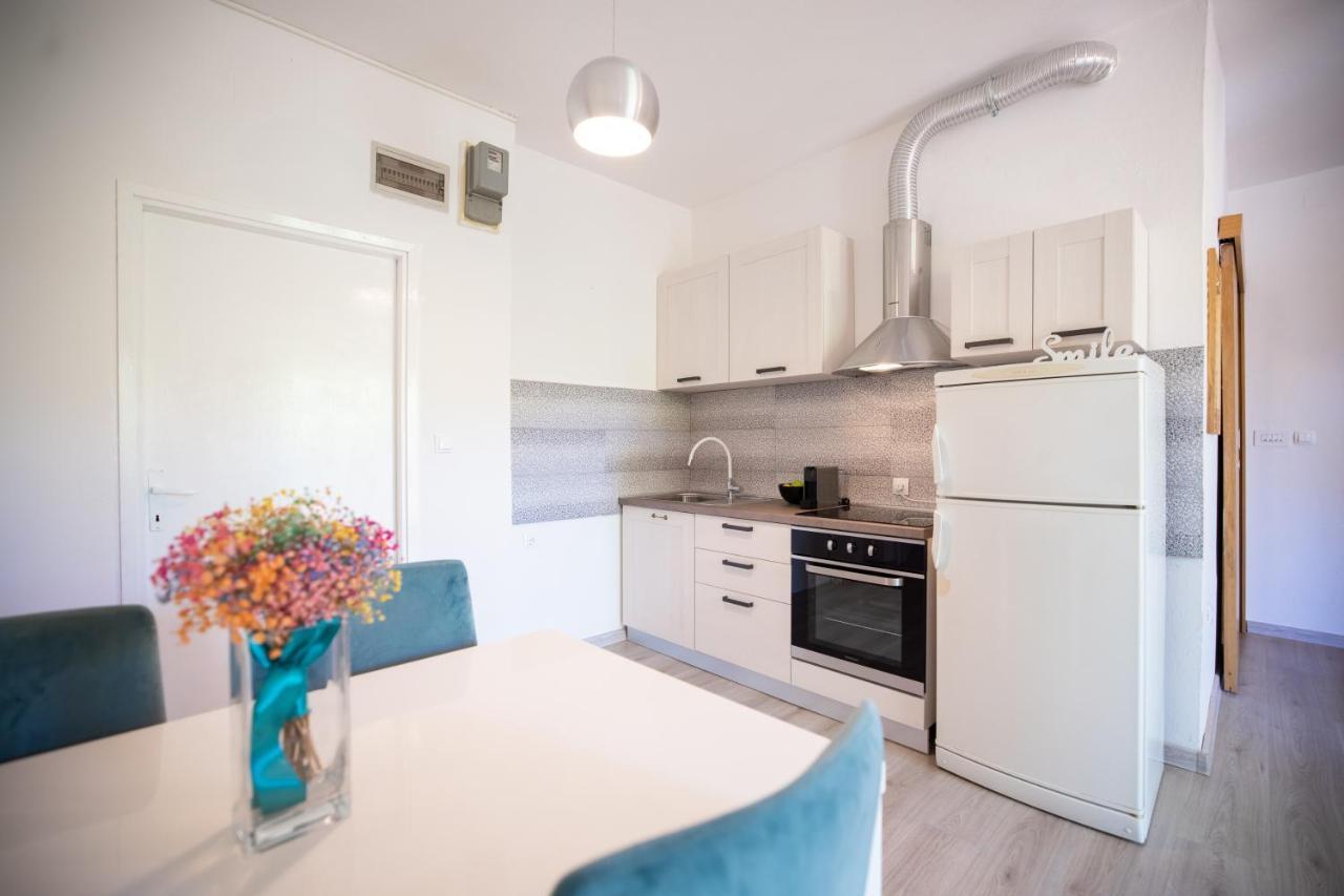 Apartments And A Room Ina ซาดาร์ ภายนอก รูปภาพ