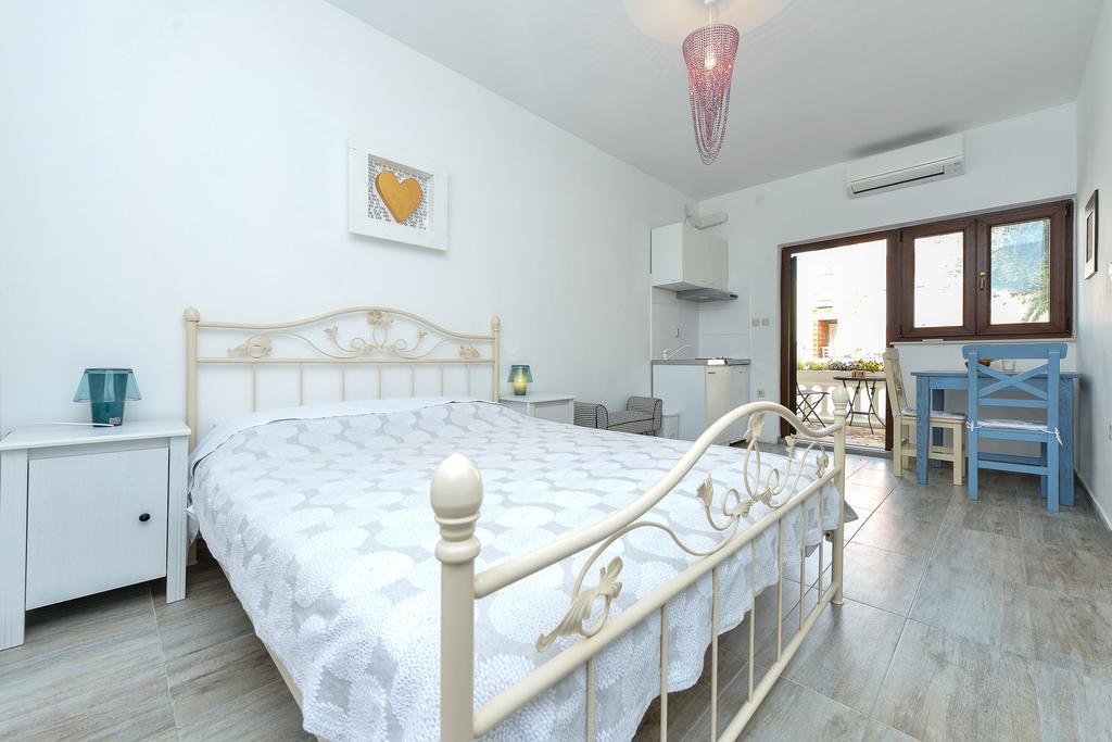 Apartments And A Room Ina ซาดาร์ ภายนอก รูปภาพ