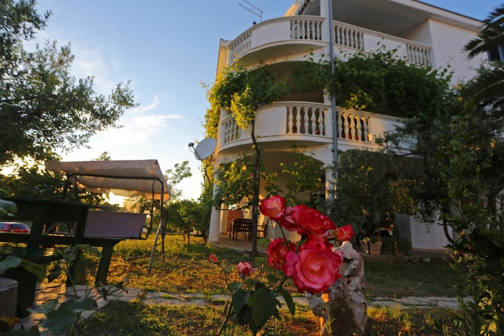 Apartments And A Room Ina ซาดาร์ ภายนอก รูปภาพ